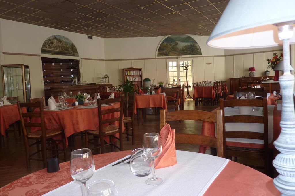 Hotel Du Lion D'Or Entraygues-sur-Truyère Habitación foto