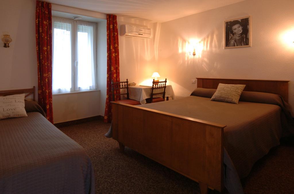 Hotel Du Lion D'Or Entraygues-sur-Truyère Habitación foto