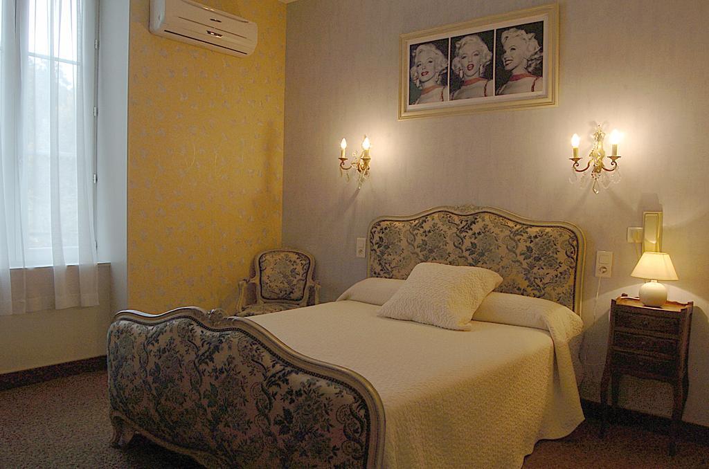 Hotel Du Lion D'Or Entraygues-sur-Truyère Habitación foto