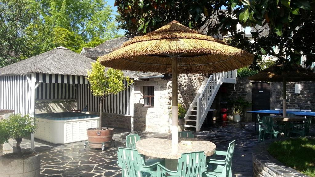 Hotel Du Lion D'Or Entraygues-sur-Truyère Habitación foto