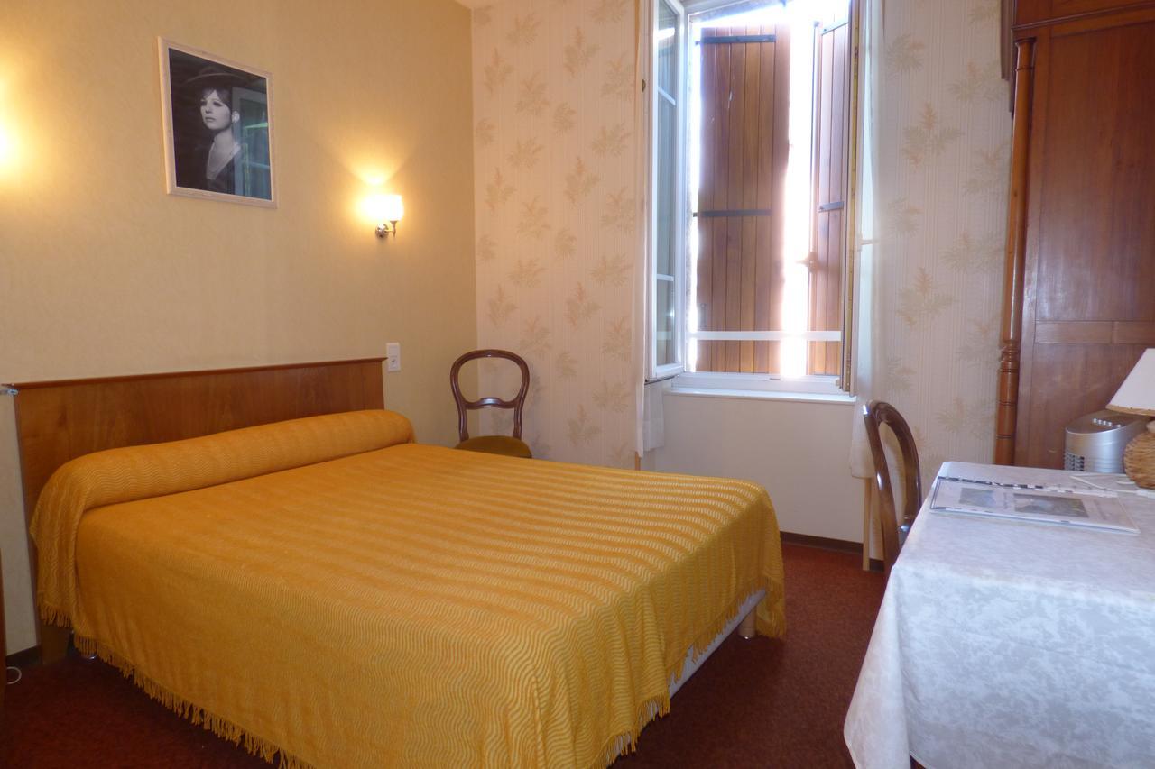Hotel Du Lion D'Or Entraygues-sur-Truyère Habitación foto